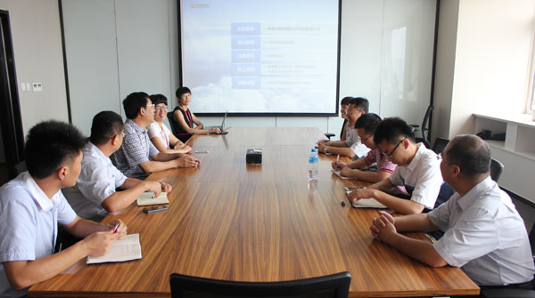 海淀區(qū)委組織部、中國人民大學(xué)調(diào)研組一行來聯(lián)橋集團考察調(diào)研
