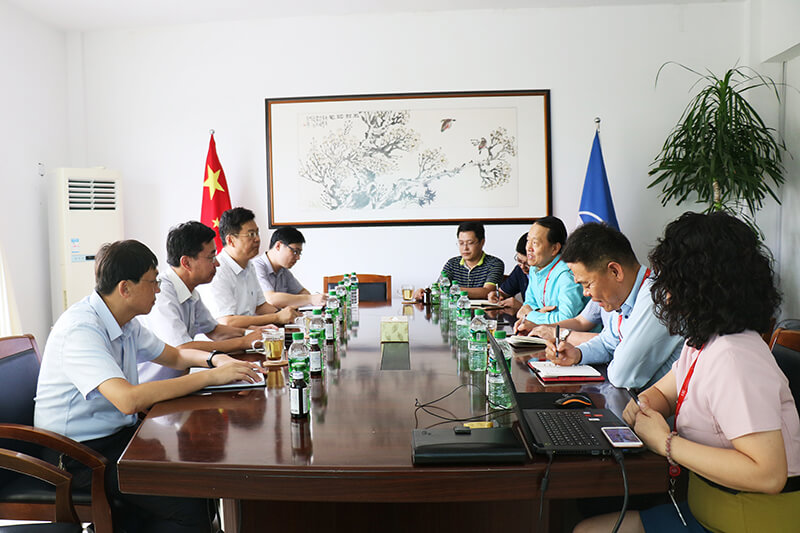 威海市委政研室、市中小企業(yè)局領(lǐng)導來聯(lián)橋新材調(diào)研